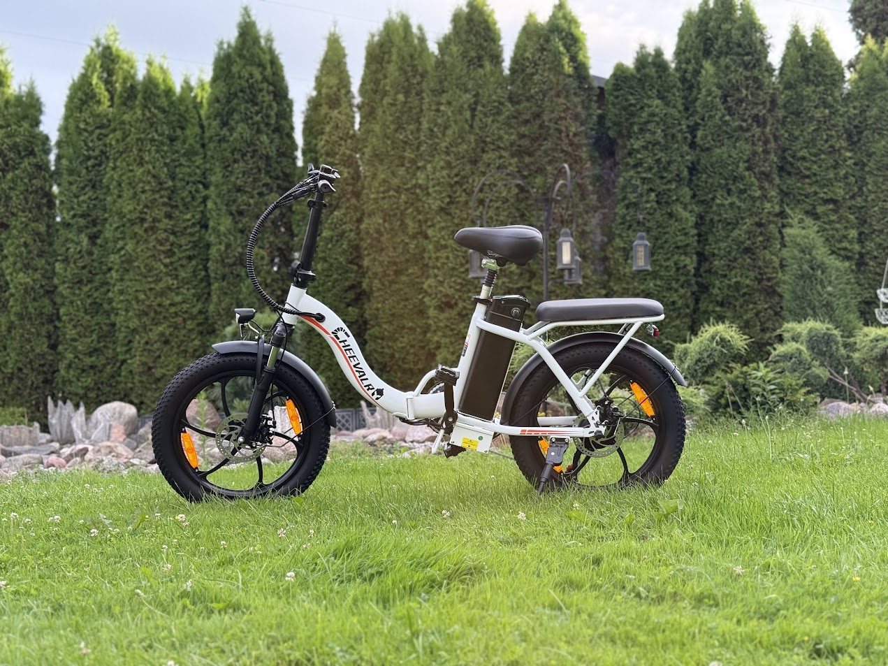 Electric bicycles vs. motorcycles: Who is the future of urban travel?